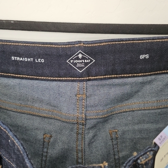 St. John's Bay Mid Rise Straight Jean Size 6P Short - Picture 13 of 13